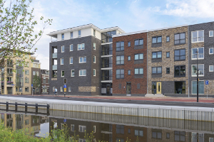 Daas bakstenen in stadsappartementen aan 't Kanaal te Assen